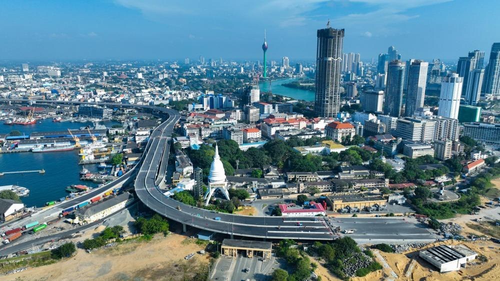 這是2025年1月13日拍攝的斯里蘭卡科倫坡風(fēng)光（無人機(jī)照片）。新華社發(fā)