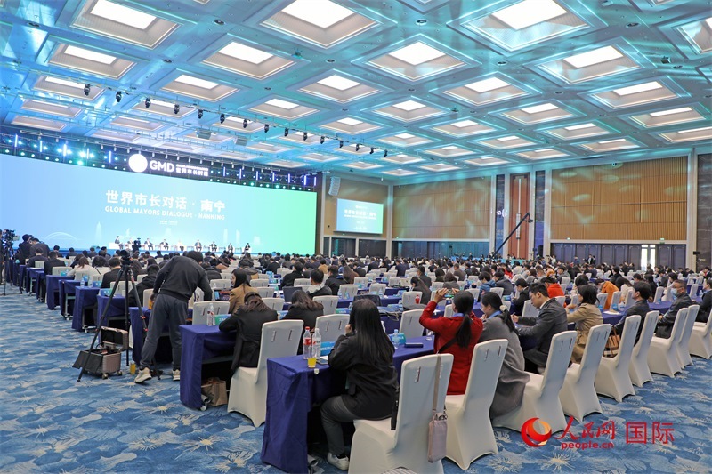 這是1月16日在南寧國(guó)際會(huì)展中心拍攝的“世界市長(zhǎng)對(duì)話·南寧”活動(dòng)現(xiàn)場(chǎng)。人民網(wǎng)記者 趙益普攝