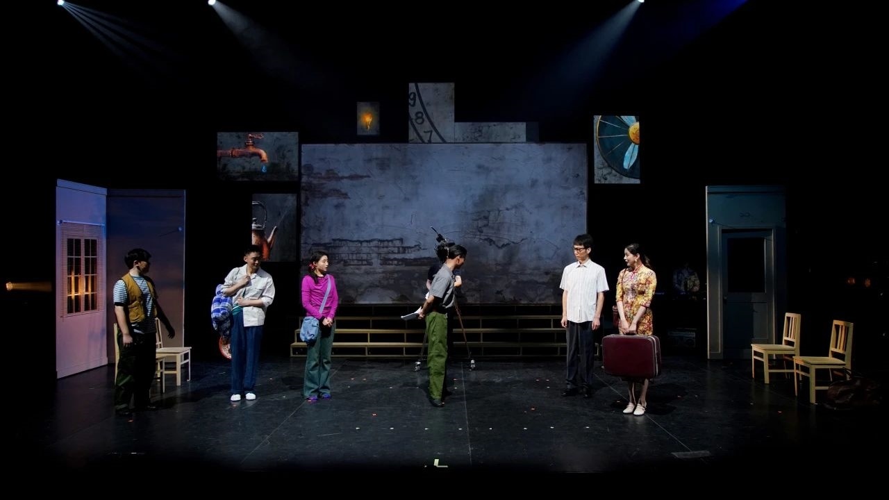 話劇《布吉出租屋》劇照。中國國家話劇院供圖