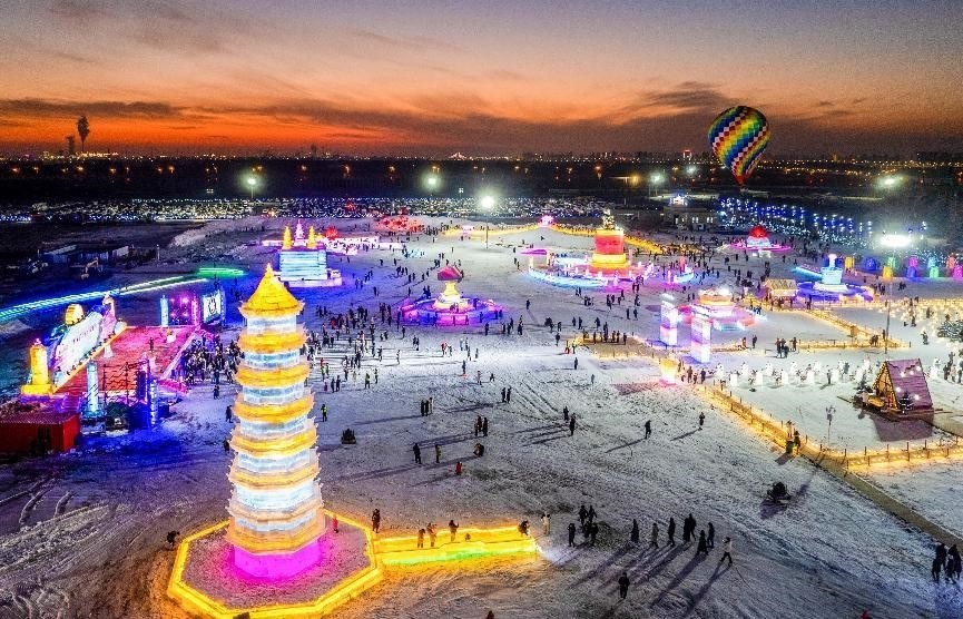 第四屆呼和浩特歡樂冰雪節(jié)活動(dòng)現(xiàn)場(chǎng)。丁根厚攝