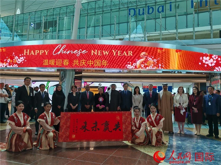 1月22日，“溫暖迎春·共慶中國(guó)年”中國(guó)新年慶典活動(dòng)在迪拜國(guó)際機(jī)場(chǎng)舉行。人民網(wǎng)記者 張志文攝