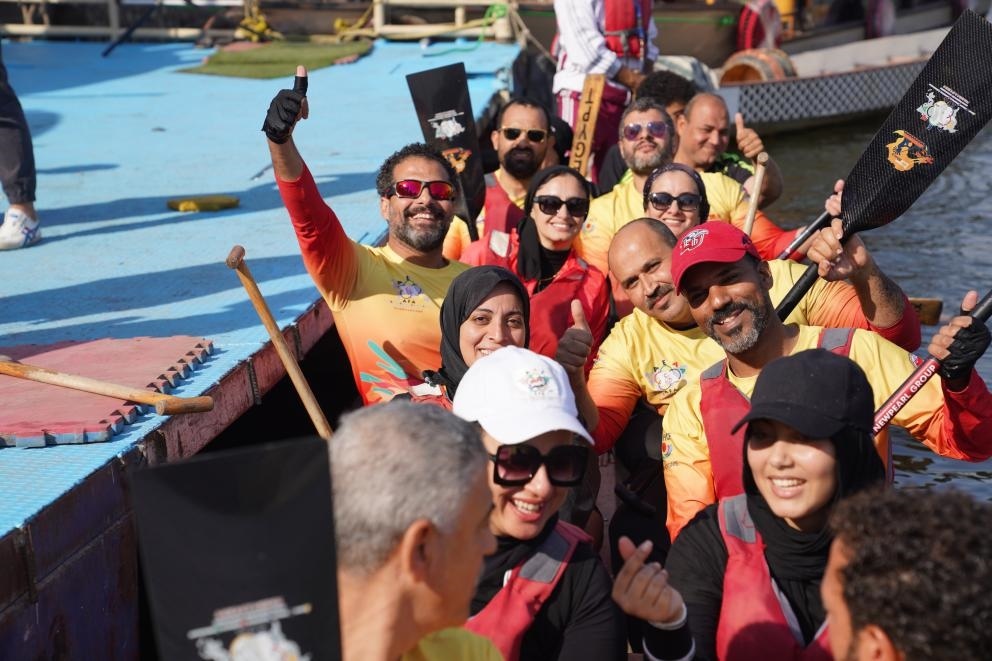 活動現(xiàn)場龍舟競技，共慶春節(jié)。開羅中國文化中心供圖