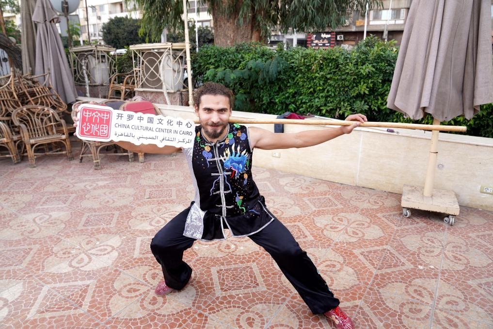 埃及民眾參與中國文化體驗活動。開羅中國文化中心供圖