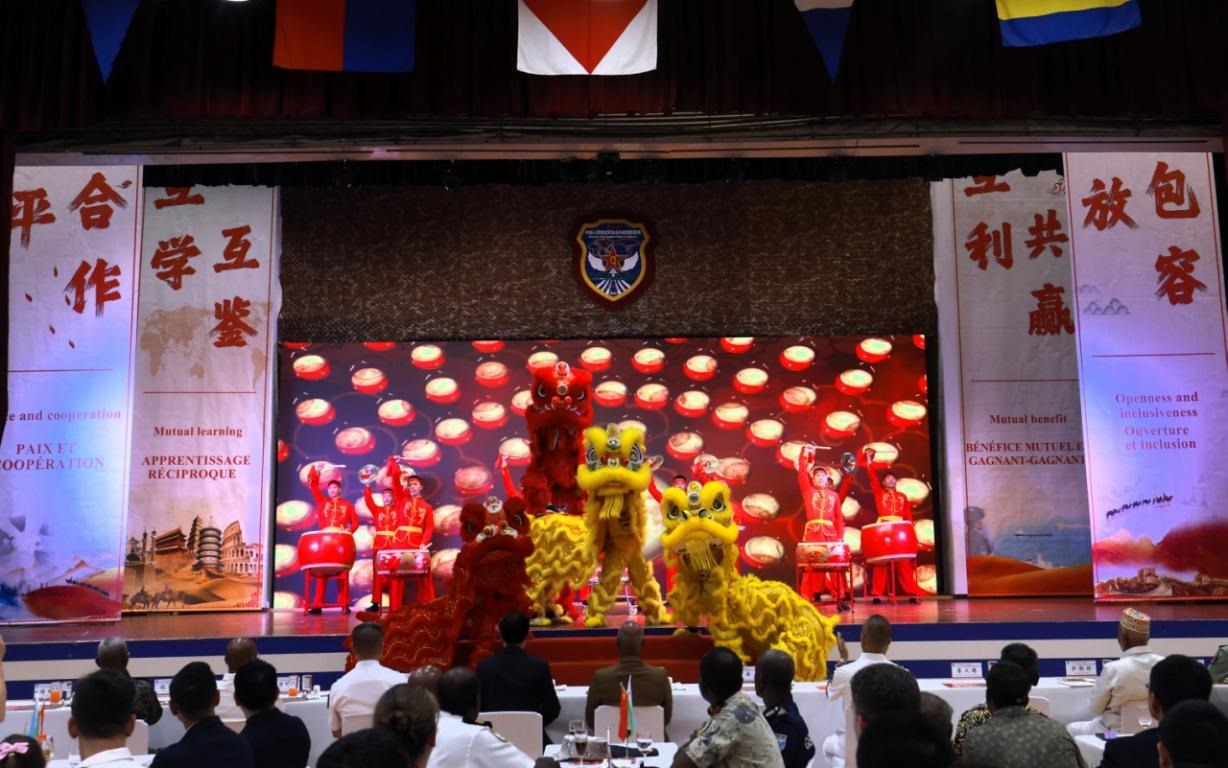 舞獅表演《金獅送?！贰Ｖ鬓k方供圖