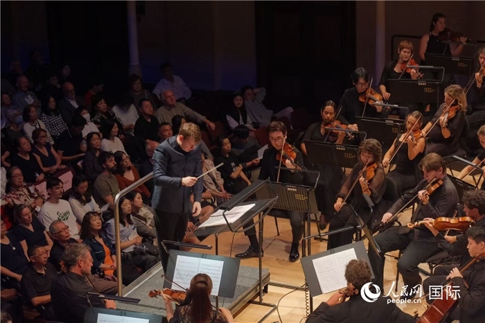 奧克蘭市政廳《空海》交響曲演出現(xiàn)場。張波若攝