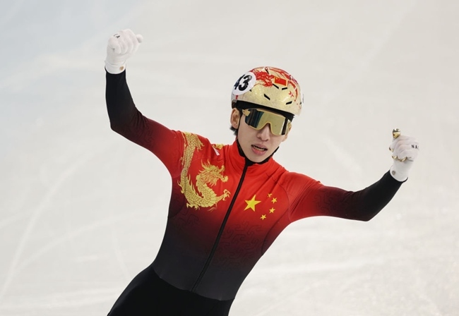 2月8日，林孝埈慶祝奪冠。新華社記者 黃偉 攝