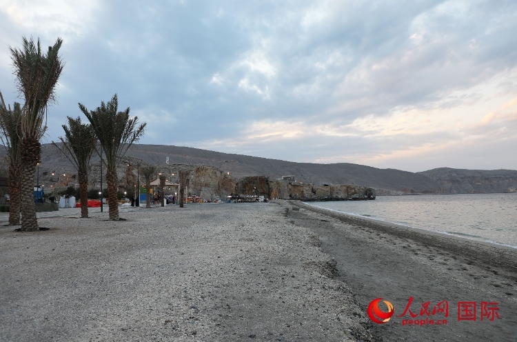 圖為阿曼穆桑代姆一處海灘公園。人民網(wǎng)記者 沈小曉攝