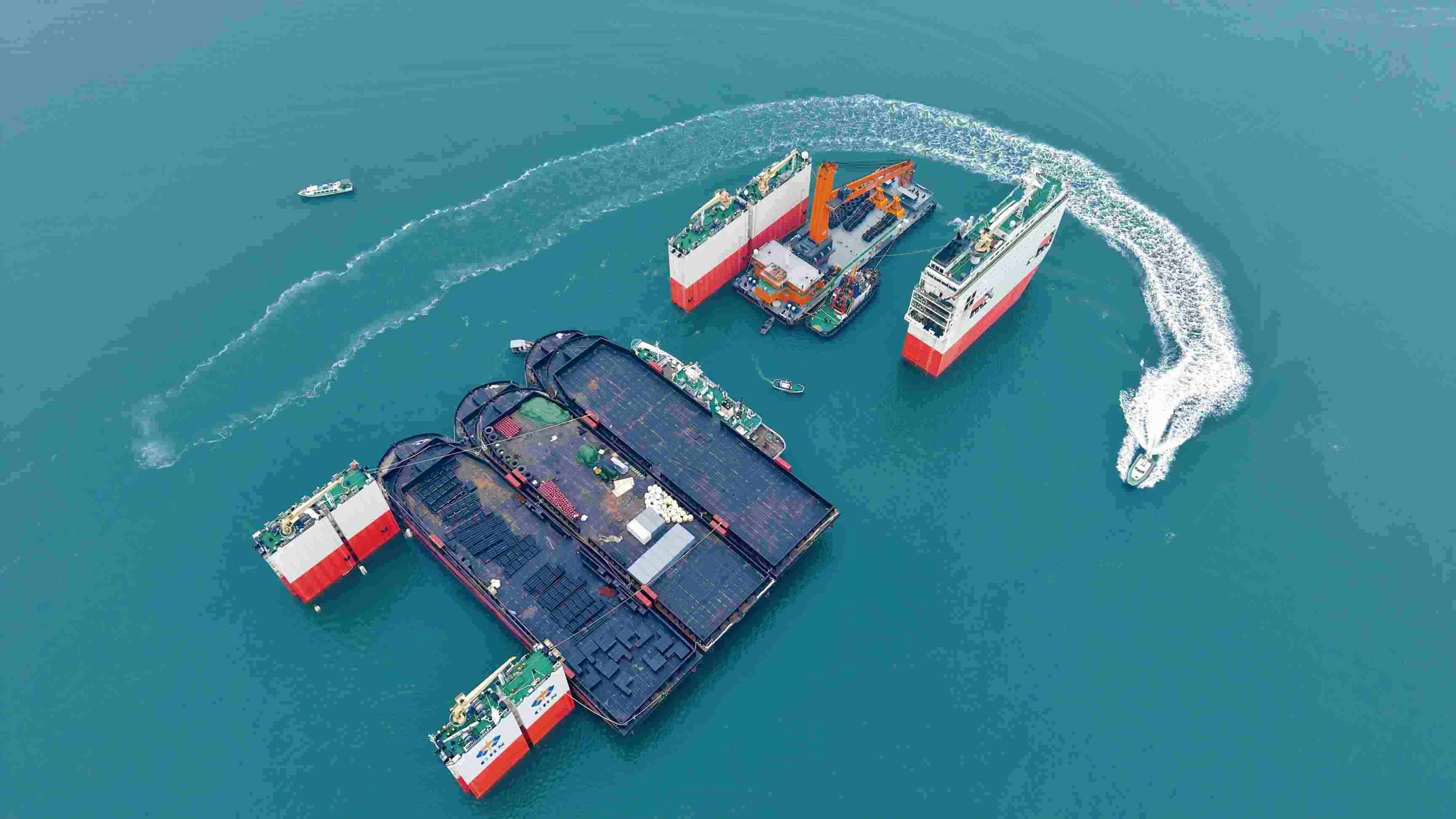 “華瑞龍”輪裝載13艘船舶前往幾內(nèi)亞。受訪方供圖