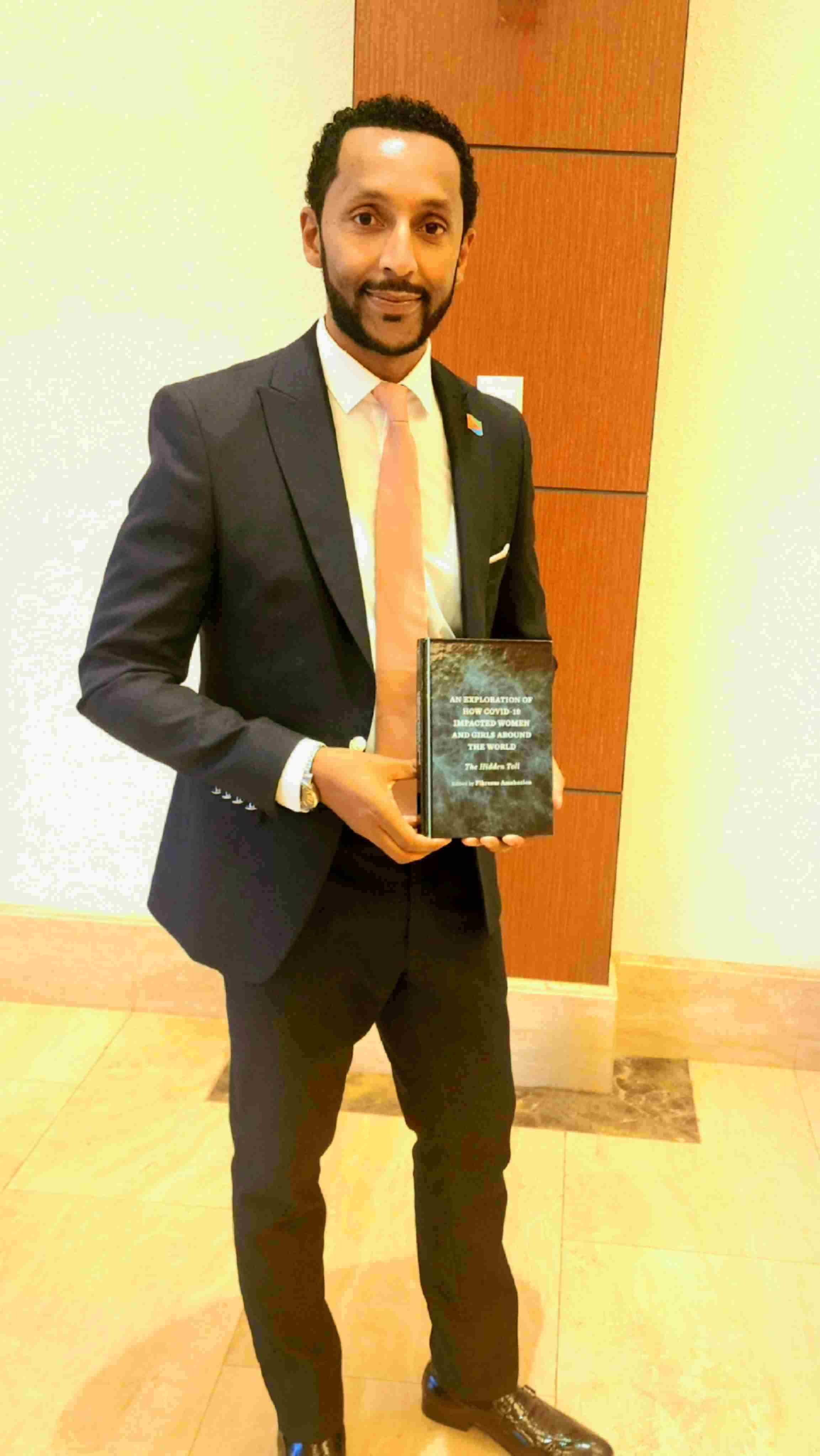 厄立特里亞戰(zhàn)略研究中心研究員、知名作家學(xué)者菲克雷耶蘇斯。圖片由受訪者提供