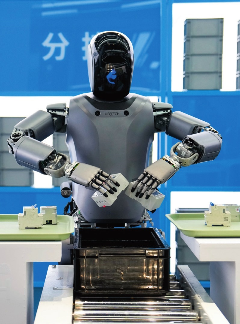 北京“機器人大世界”展示的優(yōu)必選人形機器人（2025年2月24日攝）。鞠煥宗攝/本刊