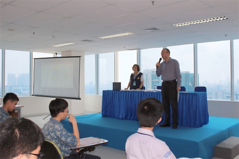 王思平參贊考前致辭。印尼雅加達(dá)華文教育協(xié)調(diào)機構(gòu)供圖