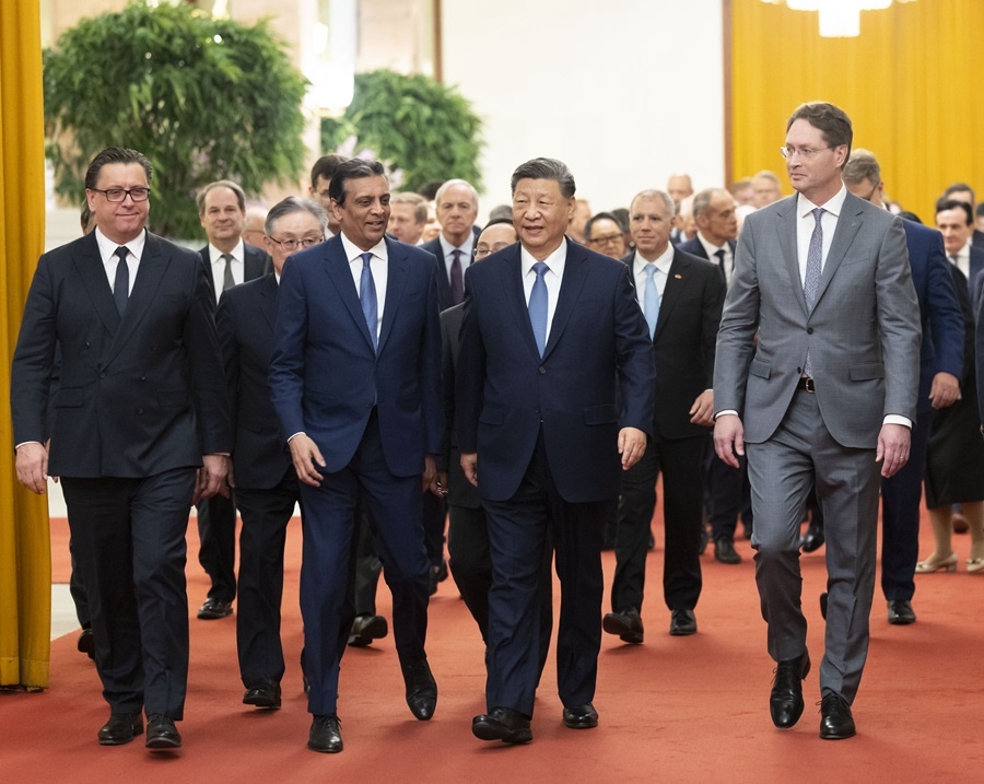 △3月28日上午，國家主席習近平在北京人民大會堂會見國際工商界代表。