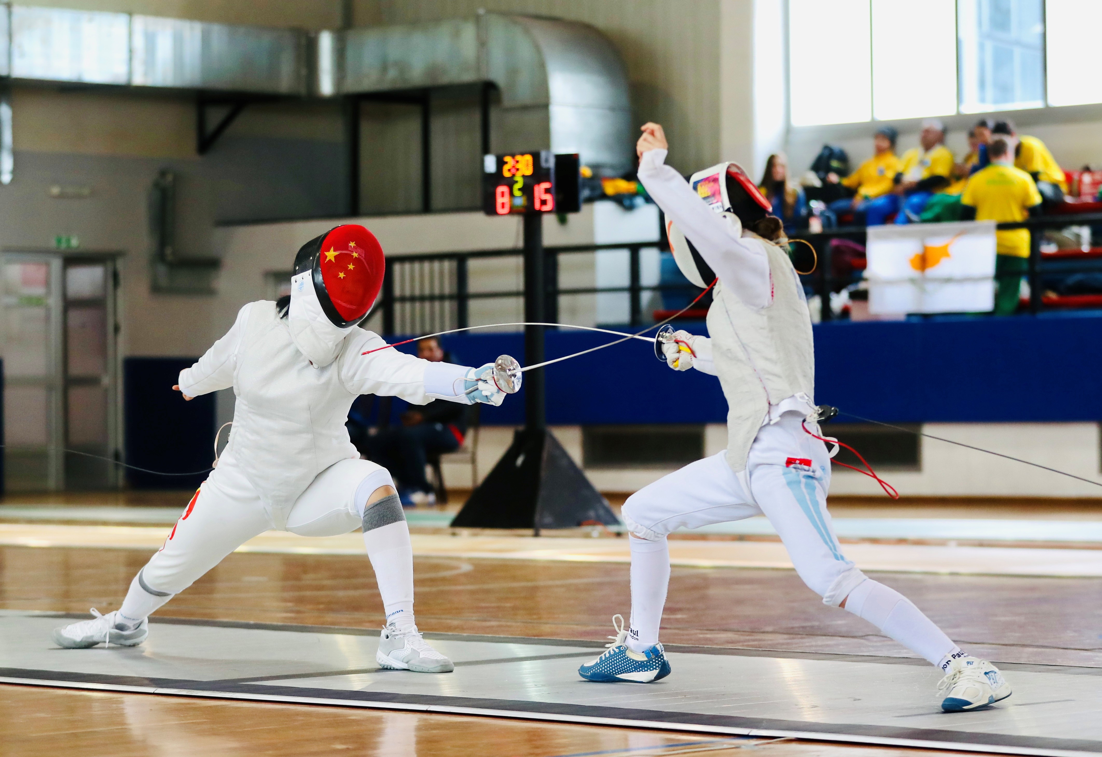 閔文珺（左）在比賽中。圖片來(lái)源：中國(guó)中學(xué)生體育代表團(tuán)