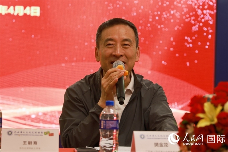 江蘇省人大常務(wù)委員會(huì)常務(wù)副主任樊金龍?jiān)谧剷?huì)上致辭。人民網(wǎng)記者 陳海琪攝