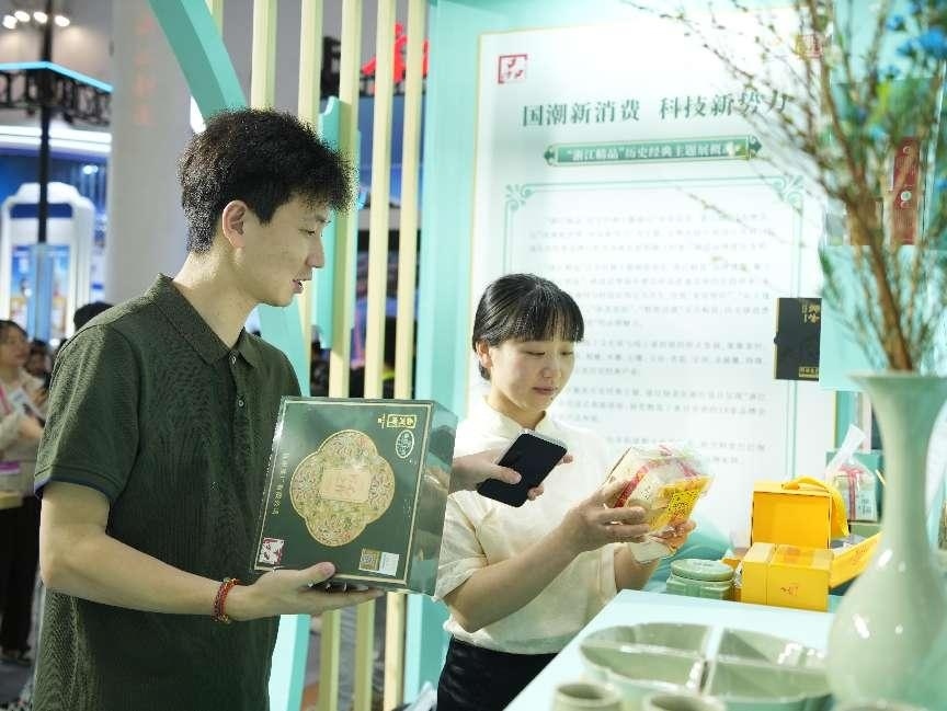 國潮新消費(fèi)帶來科技文化消費(fèi)新理念。人民網(wǎng)記者 張力洋攝