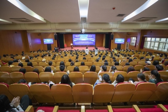 會(huì)議現(xiàn)場(chǎng)。學(xué)校供圖