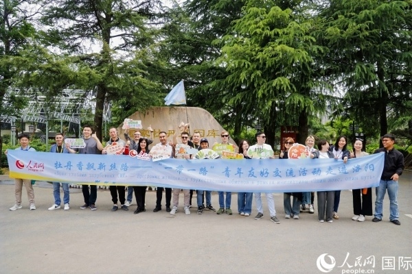 4月21日，人民網(wǎng)“一帶一路”青年友好交流活動走進(jìn)洛陽。人民網(wǎng)記者 魯揚(yáng)攝