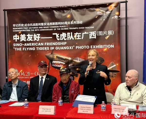 飛虎隊老兵后裔在現(xiàn)場分享父輩的歷史，正在發(fā)言者為夏琳·芳汀 人民網(wǎng)記者 鄧圩攝