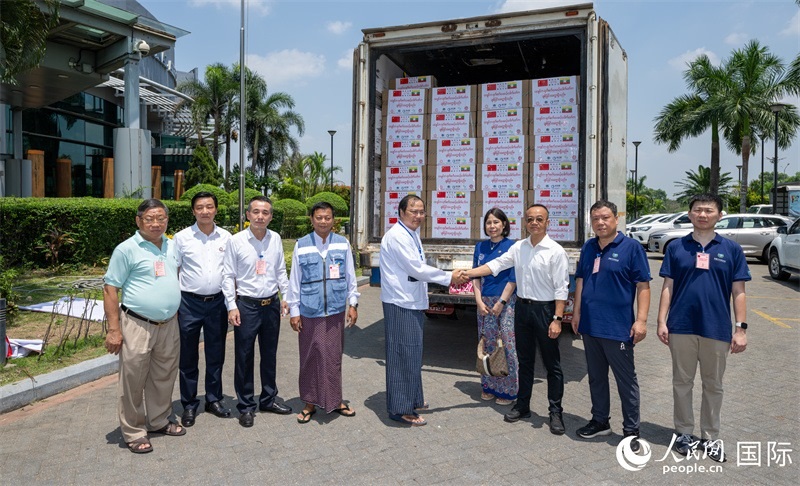 藥品交付儀式現(xiàn)場-人民網(wǎng)記者謝佳君攝