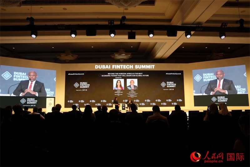 2025迪拜金融科技峰會(huì)期間舉行的對(duì)話活動(dòng)。人民網(wǎng)記者 張志文攝