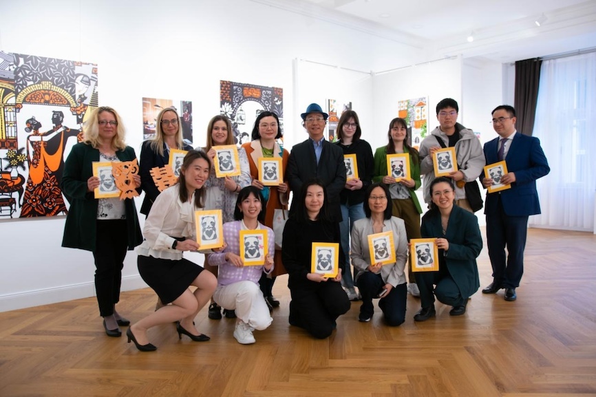 嘉賓合影。圖片由布達(dá)佩斯中國(guó)文化中心供圖