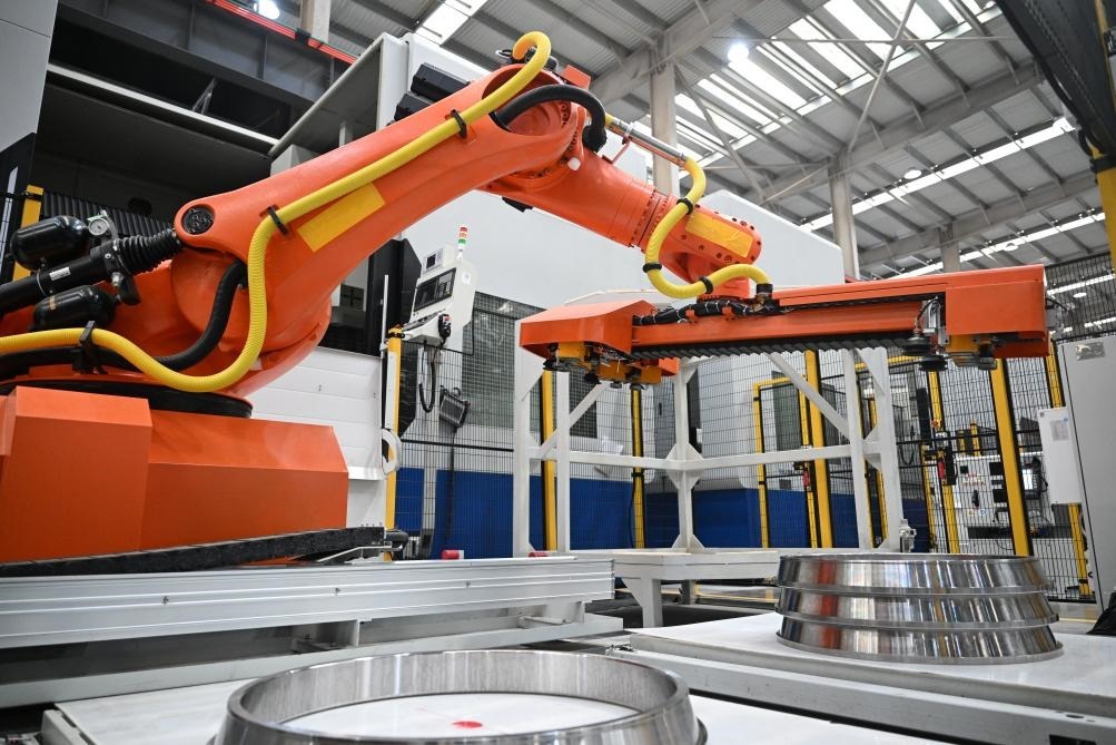 這是洛陽(yáng)軸承集團(tuán)股份有限公司的智能生產(chǎn)線。新華社記者 李嘉南 攝