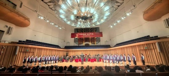 重慶大學(xué)城樹人小學(xué)校管樂團(tuán)參加比賽。