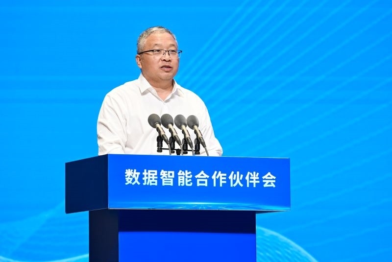 圖為豫資控股集團(tuán)黨委書(shū)記、董事長(zhǎng)秦建斌。