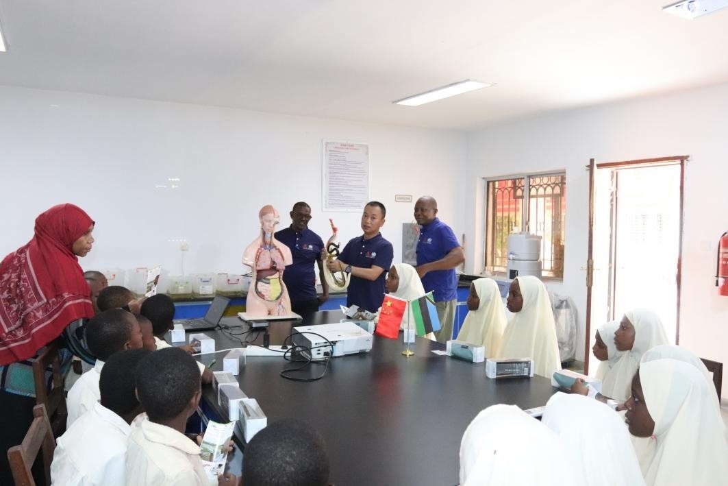 血吸蟲病健康教育講座。施亮攝