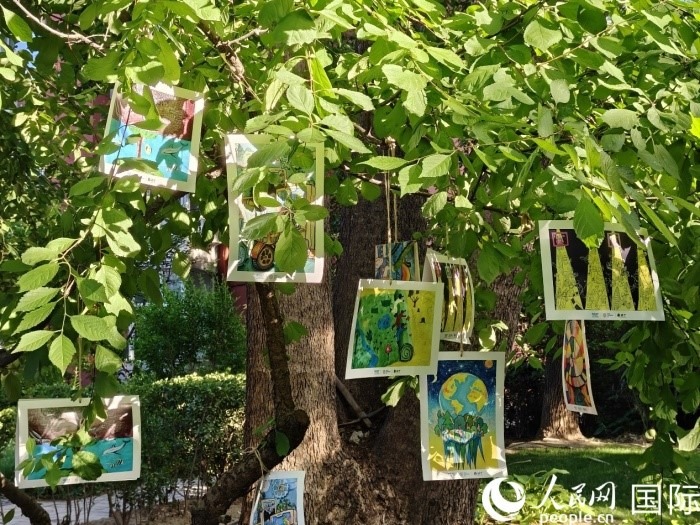 兒童環(huán)保繪畫(huà)展覽。人民網(wǎng)記者 李明攝