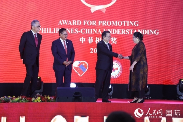 菲律賓前參議員許爾琦榮獲“終身成就獎(jiǎng)”。人民網(wǎng)記者樊帆 攝