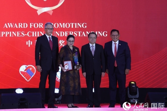 菲律賓前參議員許爾琦榮獲“終身成就獎(jiǎng)”。人民網(wǎng)記者 樊帆攝